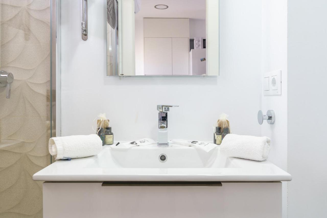 Amazing Views Beachfront Apartment With Swimming Pool เบนัลมาเดนา ภายนอก รูปภาพ